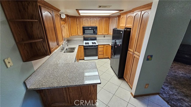 Detail Gallery Image 9 of 29 For 40985 174th, Lancaster,  CA 93535 - 2 Beds | 2 Baths