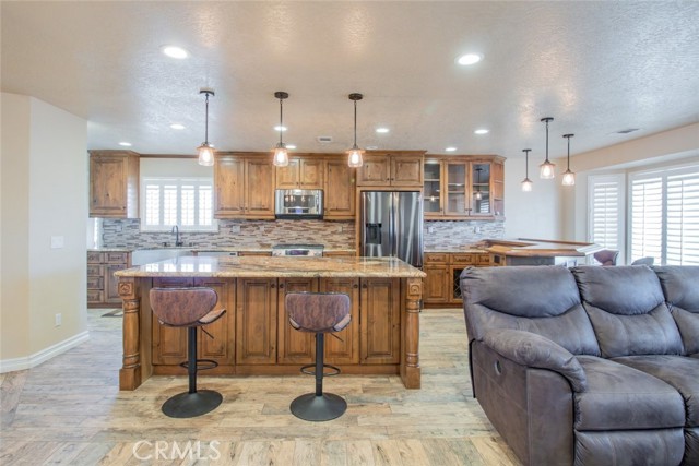 Detail Gallery Image 11 of 51 For 8722 Deep Creek Rd, Apple Valley,  CA 92308 - 3 Beds | 2/1 Baths