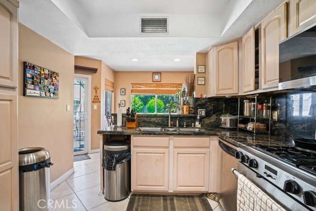732 Cordova Avenue, Glendale CA: https://media.crmls.org/medias/6a22454f-72db-4c91-8224-ddb5c35b2317.jpg