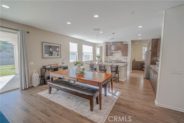 Detail Gallery Image 10 of 59 For 18642 Cedar Crest Dr, Canyon Country,  CA 91387 - 4 Beds | 3 Baths