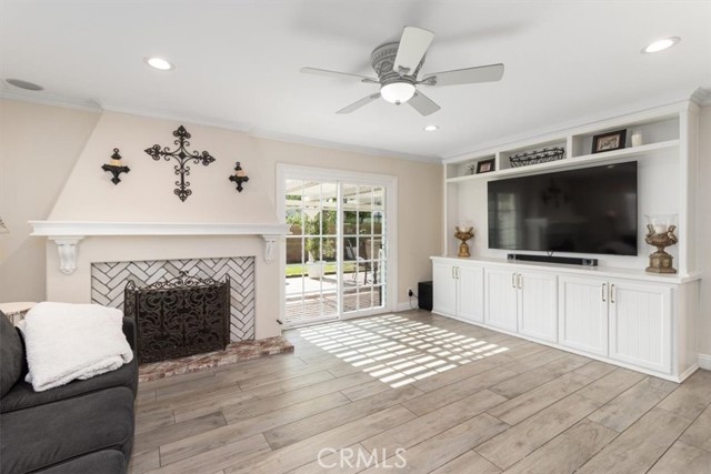 Detail Gallery Image 9 of 34 For 5342 Kenilworth, Huntington Beach,  CA 92649 - 5 Beds | 4 Baths