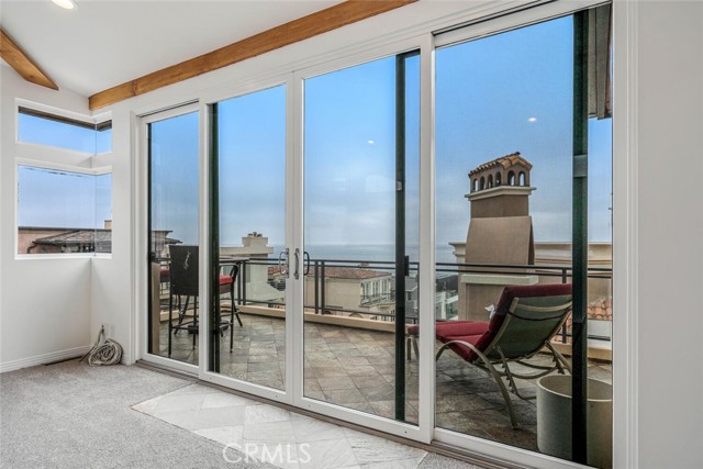 221 17th, Manhattan Beach, California 90266, 5 Bedrooms Bedrooms, ,6 BathroomsBathrooms,Residential,For Sale,17th,SR26091960
