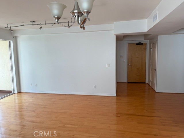 1241 S Westgate Avenue, Los Angeles CA: https://media.crmls.org/medias/6a249c73-c994-4d57-9d22-e59b18966a1b.jpg