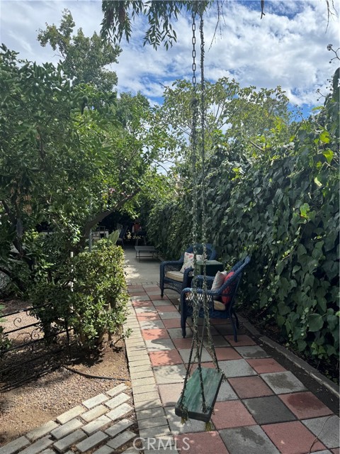 Detail Gallery Image 3 of 4 For 6137 Clybourn Ave, North Hollywood,  CA 91606 - 4 Beds | 2 Baths