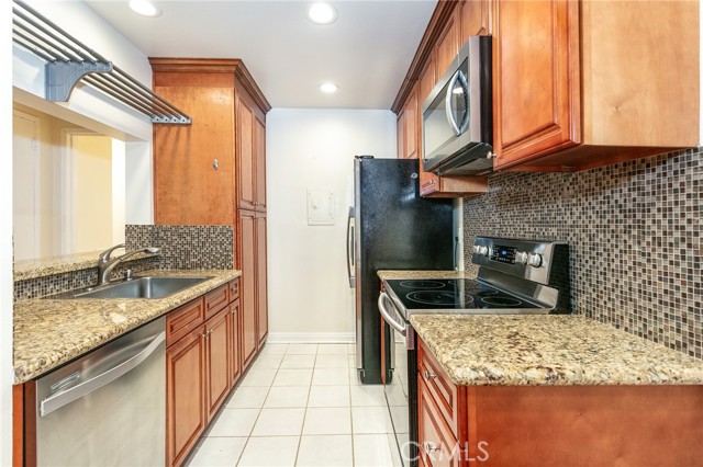 Detail Gallery Image 3 of 17 For 5460 White Oak Ave #K304,  Encino,  CA 91316 - 2 Beds | 2 Baths