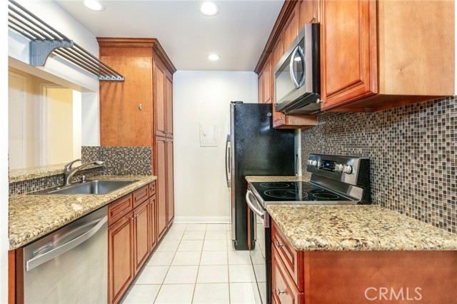 Detail Gallery Image 3 of 17 For 5460 White Oak Ave #K304,  Encino,  CA 91316 - 2 Beds | 2 Baths