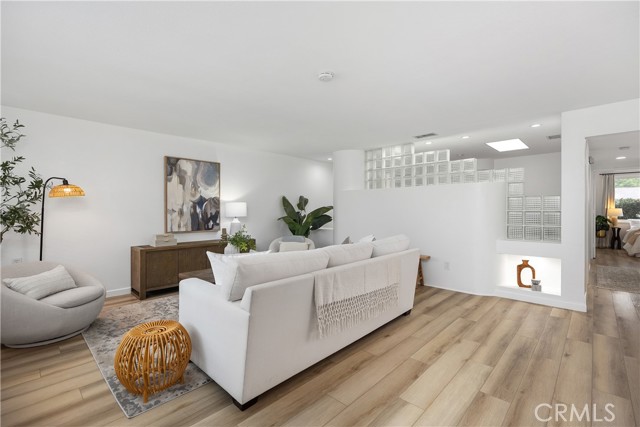 Detail Gallery Image 2 of 14 For 205 Avenida Majorca a,  Laguna Woods,  CA 92637 - 2 Beds | 2 Baths