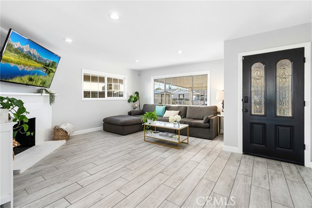 Detail Gallery Image 2 of 22 For 6609 Birchton Ave, West Hills,  CA 91307 - 4 Beds | 2 Baths