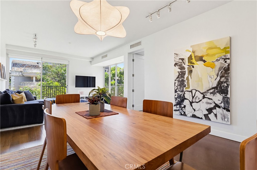 855 N Croft Avenue #302
