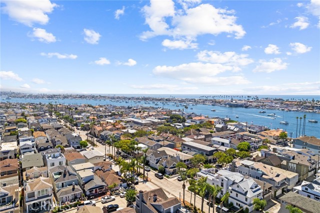 124 Garnet Avenue, Newport Beach CA: https://media.crmls.org/medias/6a2b87b4-1a20-4cfe-bdd3-b0072052cc0a.jpg