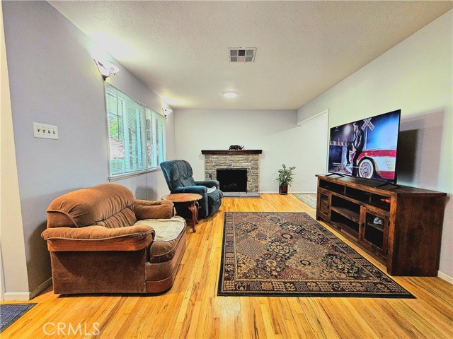Detail Gallery Image 5 of 23 For 3552 N Sierra Way, San Bernardino,  CA 92405 - 3 Beds | 2 Baths