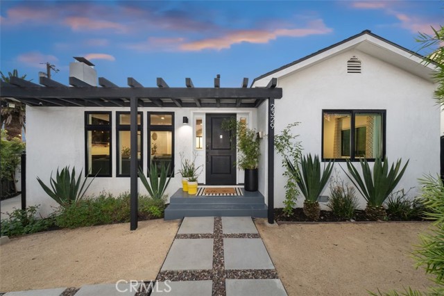 2329 Vineyard Avenue, Los Angeles CA: https://media.crmls.org/medias/6a2da2a8-c167-4f95-8081-94d76defae73.jpg