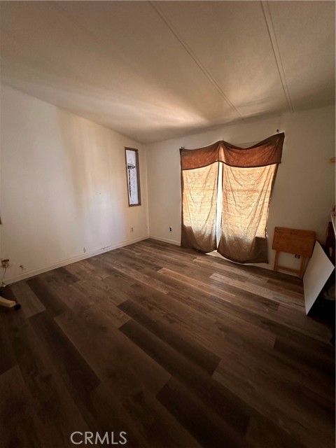 530 W Devonshire Avenue, Hemet CA: https://media.crmls.org/medias/6a2db9fc-6a8b-4978-abfc-a876339039f1.jpg