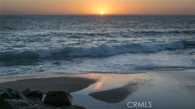 Detail Gallery Image 10 of 21 For 22 Blue Lagoon, Laguna Beach,  CA 92651 - 3 Beds | 3/1 Baths