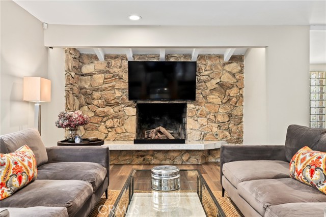 4855 Arcola Avenue, Toluca Lake CA: https://media.crmls.org/medias/6a2e7bf0-e3d1-4ccd-a037-5f4885bcb23a.jpg