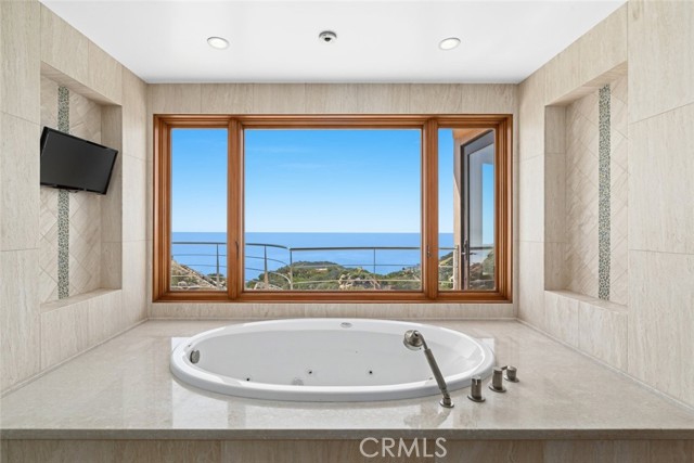 24517 Piuma Road, Malibu CA: https://media.crmls.org/medias/6a2edbd8-3c32-42ff-9865-13097e701fe7.jpg