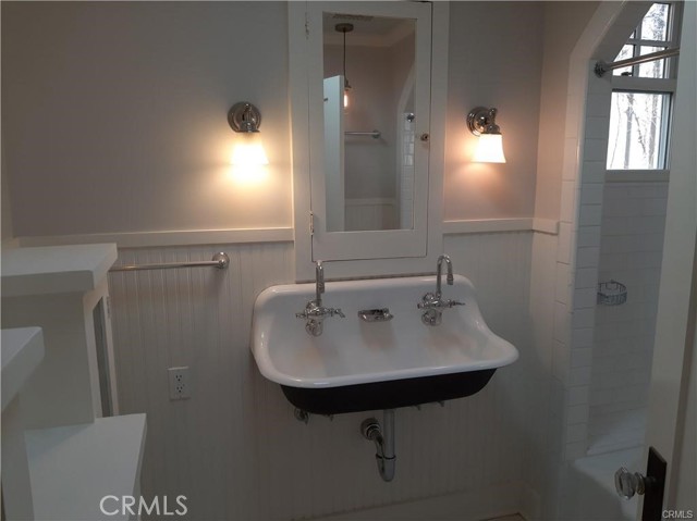Detail Gallery Image 6 of 12 For 4827 Mendota Ave, Los Angeles,  CA 90042 - 2 Beds | 1 Baths