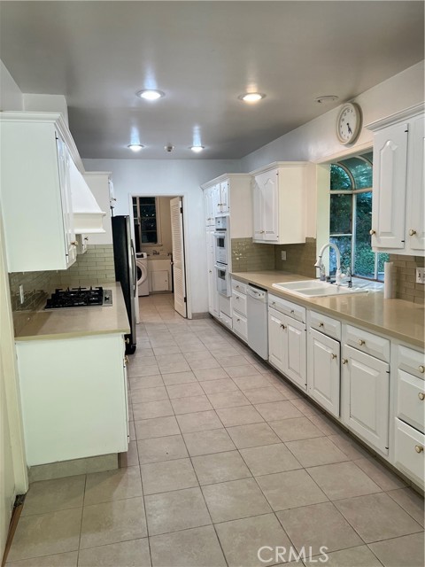 Detail Gallery Image 9 of 28 For 123 N Glenroy Ave, Los Angeles,  CA 90049 - 3 Beds | 3/1 Baths