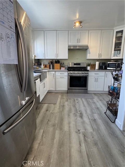 300 N Isabel Street, Glendale CA: https://media.crmls.org/medias/6a309937-8207-4651-9845-19279067445c.jpg