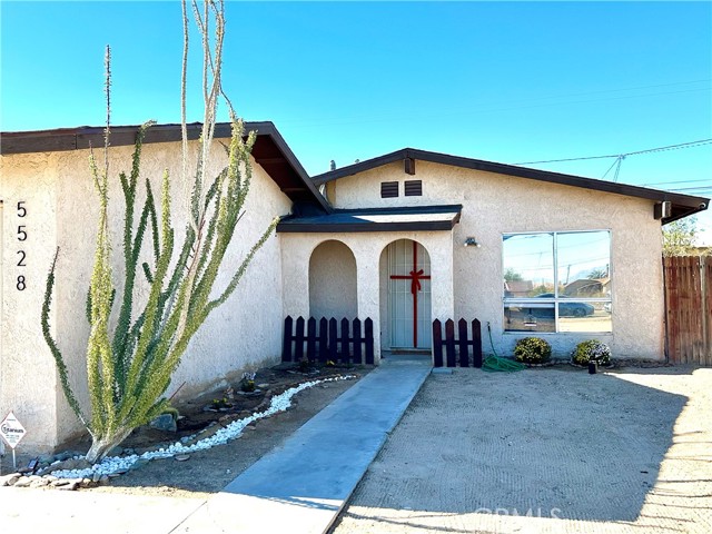 Detail Gallery Image 3 of 31 For 5528 Daisy, Twentynine Palms,  CA 92277 - 3 Beds | 2 Baths