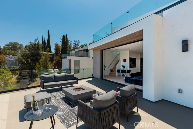 Detail Gallery Image 17 of 58 For 5134 Medina Rd, Woodland Hills,  CA 91364 - 5 Beds | 5/1 Baths