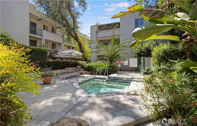 20134 Leadwell Street, Winnetka CA: https://media.crmls.org/medias/6a3110b3-a431-41a9-8e64-ee6103eb8ae1.jpg