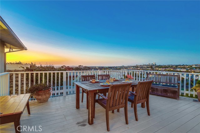 407 Mendoza Terrace, Corona del Mar CA: https://media.crmls.org/medias/6a311195-23cc-40e4-adc6-50e67aa02a08.jpg