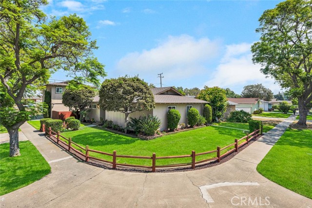 1309 N Linwood Avenue, Santa Ana CA: https://media.crmls.org/medias/6a317971-d930-4c02-aaa6-a4f89919c705.jpg