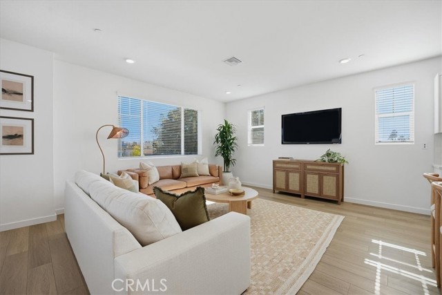 Detail Gallery Image 14 of 48 For 2380 Haley Point Drive #104,  Ventura,  CA 93003 - 4 Beds | 3/1 Baths