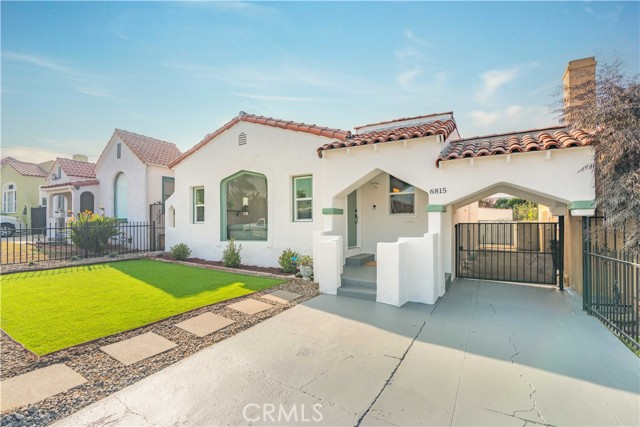 Detail Gallery Image 3 of 38 For 6815 Haas Ave, Los Angeles,  CA 90047 - 3 Beds | 2 Baths