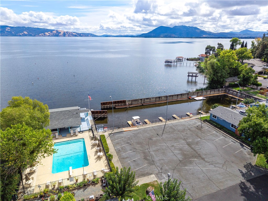 https://media.crmls.org/medias/6a32500d-d18a-4d0b-8639-d4ff601189a2.jpg?preset=X-Large