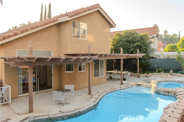 573 Hamilton Drive, Corona CA: https://media.crmls.org/medias/6a3342f8-2861-4be3-bcf2-52c539b856c6.jpg