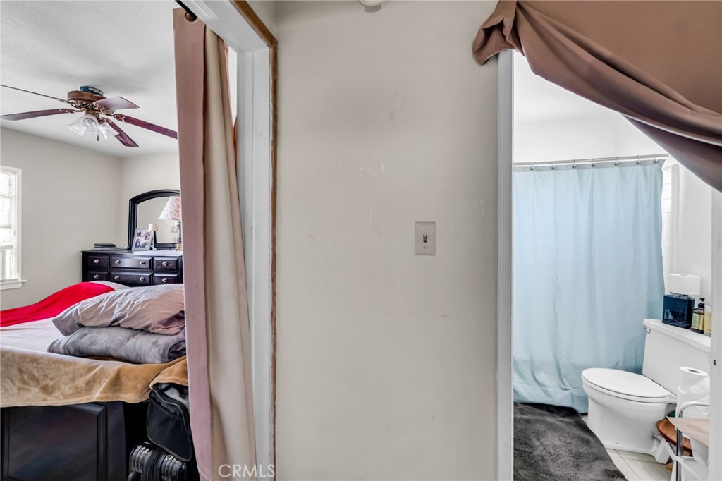 https://media.crmls.org/medias/6a345f5e-bd49-4c1b-9ac1-fe58f5758b6e.jpg?preset=X-Large