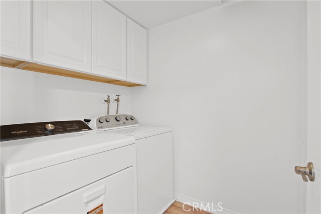 33 4th Street, Hermosa Beach CA: https://media.crmls.org/medias/6a348e64-86cf-4c90-99bd-3ceed7e9ca74.jpg