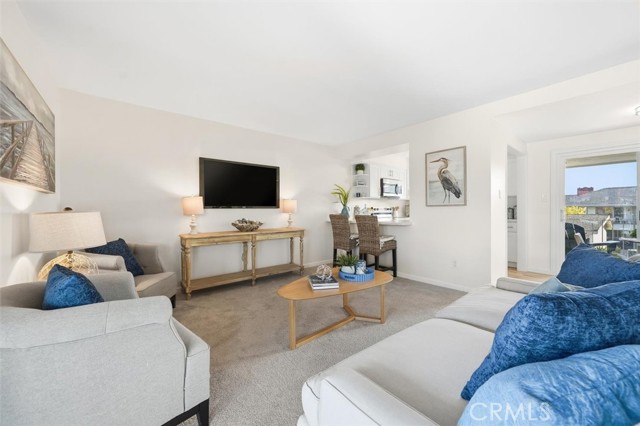 Detail Gallery Image 4 of 29 For 23005 Nadine Cir #B,  Torrance,  CA 90505 - 2 Beds | 1/1 Baths