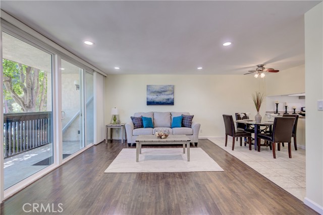 Detail Gallery Image 15 of 30 For 5901 Canterbury Dr #12,  Culver City,  CA 90230 - 2 Beds | 2 Baths