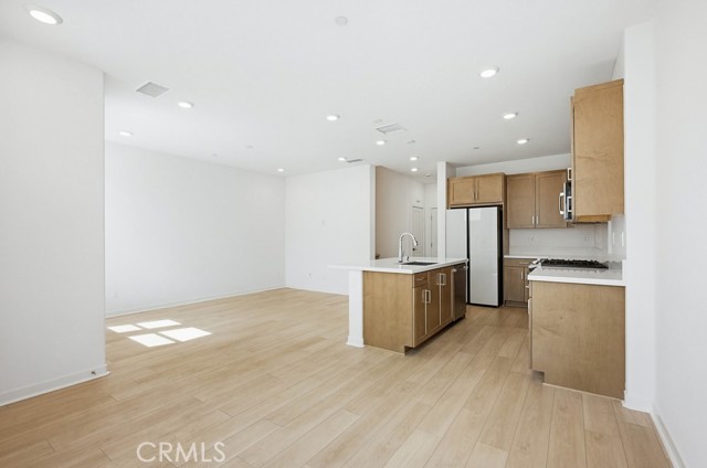 Detail Gallery Image 3 of 75 For 3925 Lavine, Corona,  CA 92883 - 3 Beds | 2/1 Baths