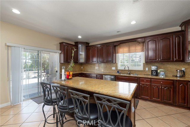 39600 Calle Gayube, Hemet CA: https://media.crmls.org/medias/6a362d52-e7f2-4c0a-9c27-2de1fb6c2454.jpg