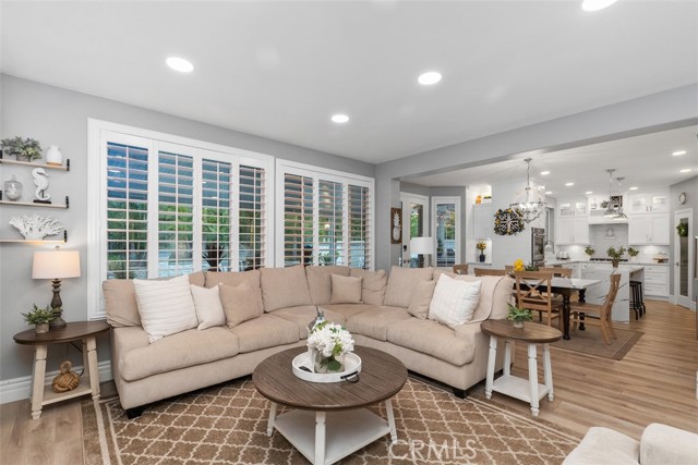 12 La Perla, Lake Forest CA: https://media.crmls.org/medias/6a36d93b-682f-450a-ac16-52238be0cd74.jpg