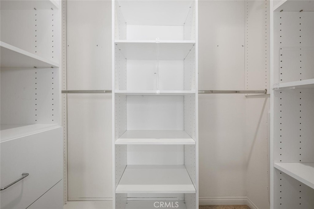 https://media.crmls.org/medias/6a379c79-f842-4aa1-98d3-81c8c00d2f35.jpg?preset=X-Large