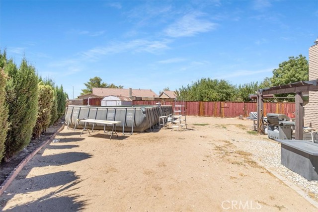 10715 Wakefield E Street, Adelanto CA: https://media.crmls.org/medias/6a380484-1d57-4e07-9fb2-2c07661f36ae.jpg