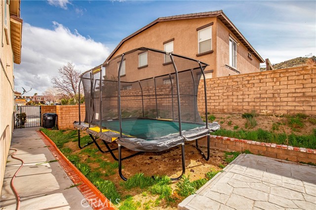 Detail Gallery Image 18 of 38 For 38609 Erika, Palmdale,  CA 93551 - 5 Beds | 3 Baths