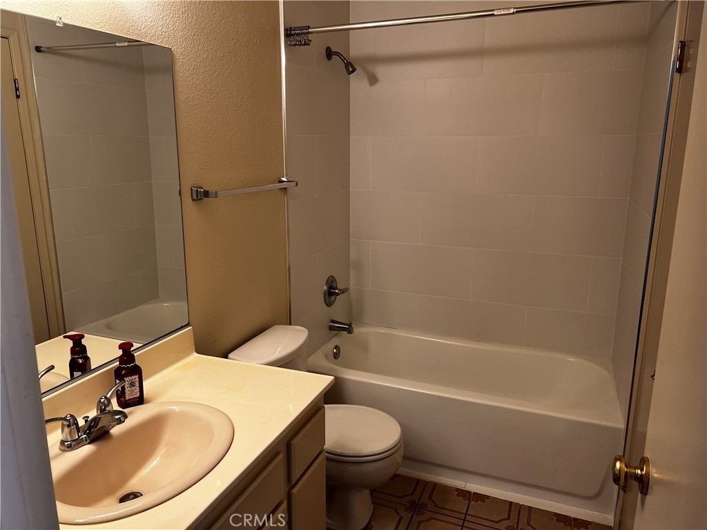 https://media.crmls.org/medias/6a386d19-988d-4ead-9bdb-1e75878b1c76.jpg?preset=X-Large
