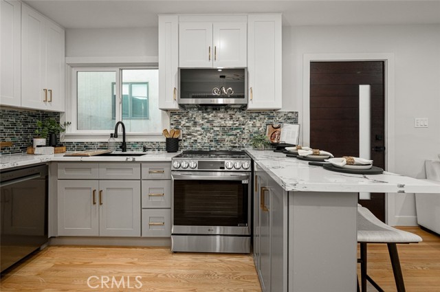 23 65th Place, Long Beach CA: https://media.crmls.org/medias/6a391e0e-8f5e-4539-ac0b-fdfe3f91a205.jpg