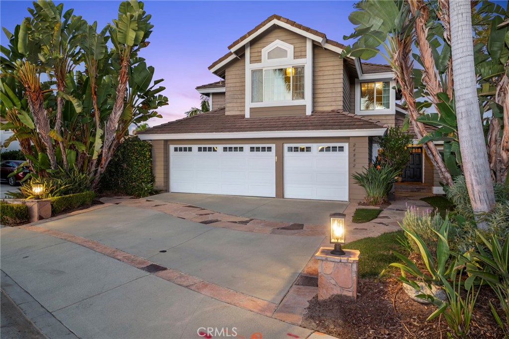 24882 Avenida Avalon