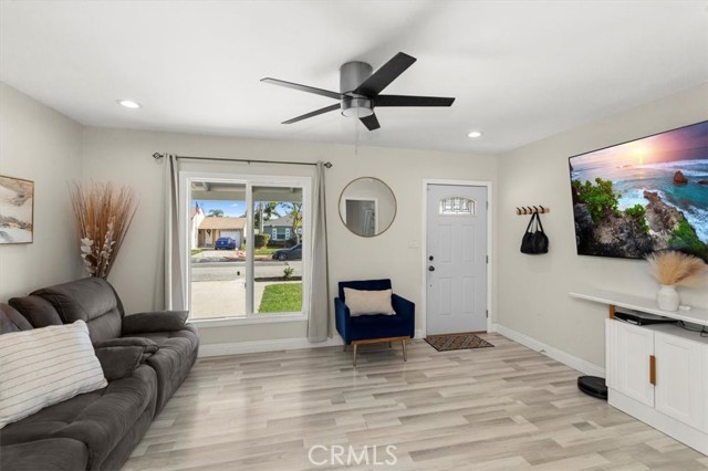 Detail Gallery Image 7 of 32 For 13933 Carpintero Ave, Bellflower,  CA 90706 - 3 Beds | 2 Baths