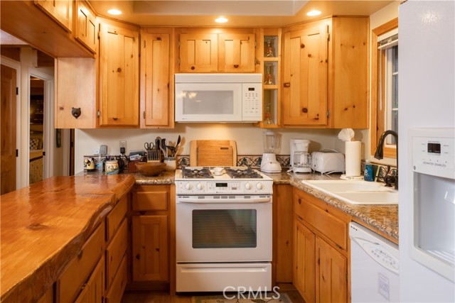 783 Thrush Drive, Big Bear Lake CA: https://media.crmls.org/medias/6a3aa867-41d7-424d-88ad-67074718aad2.jpg