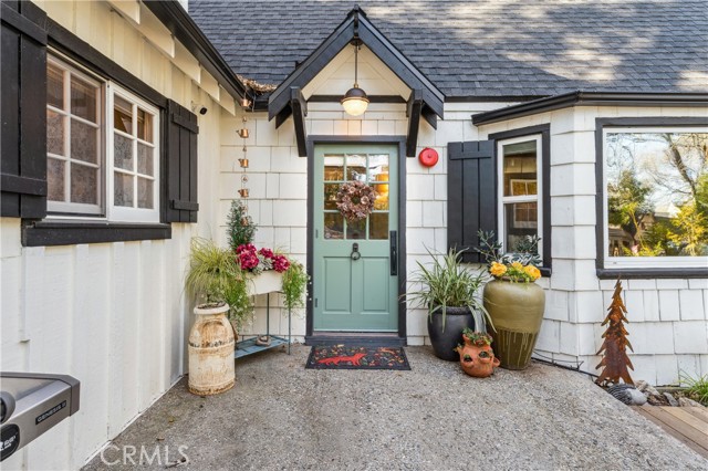 Detail Gallery Image 2 of 40 For 230 Maple, Lake Arrowhead,  CA 92352 - 3 Beds | 3 Baths