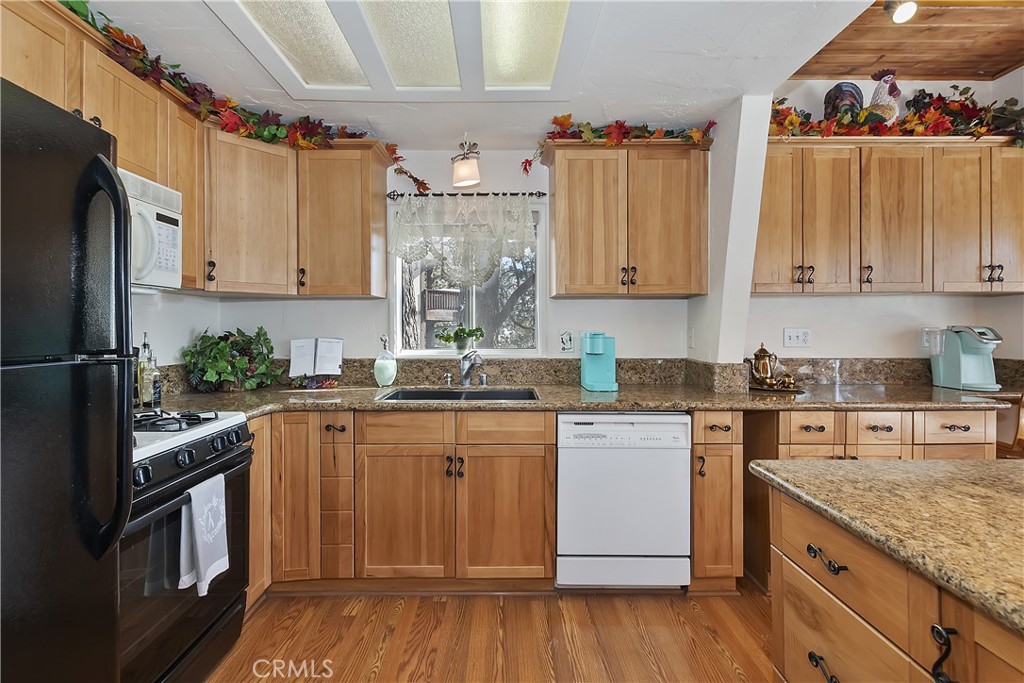 https://media.crmls.org/medias/6a3d967e-90df-42f9-9f95-e09d4bac84d8.jpg?preset=X-Large