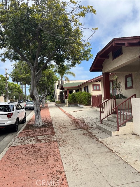 1802 Delaware Avenue Santa Monica, California Five unit property one block from Santa Monica College. Three separate houses and a duplex . Four 1 bedroom and one 2 bedrooms All need major remodel. All units are vacant since 2019, when they were Ellised, and can get market rents at the end of March 2024. Each is separately metered for gas and electricity.